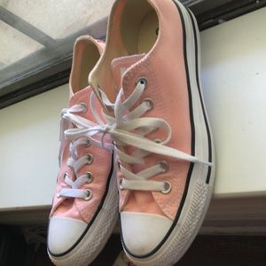 Size 7 (women’s) Pink Converse